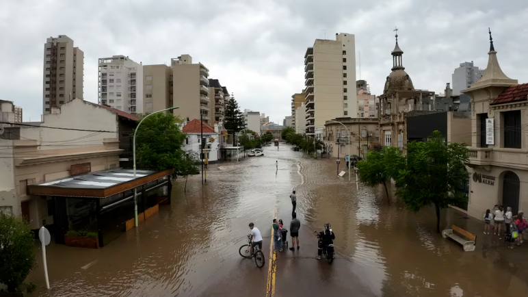 A un mes del temporal,: Bullrich anunció subsidios para comerciantes y empresas